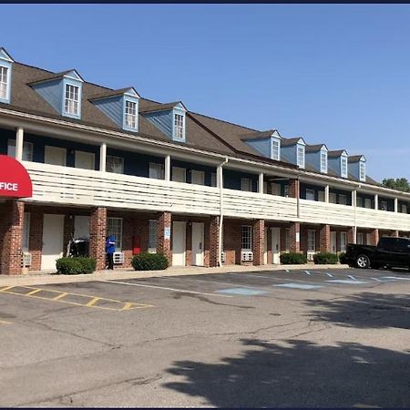 Travelodge By Wyndham Canton-Livonia Area, Mi Екстериор снимка
