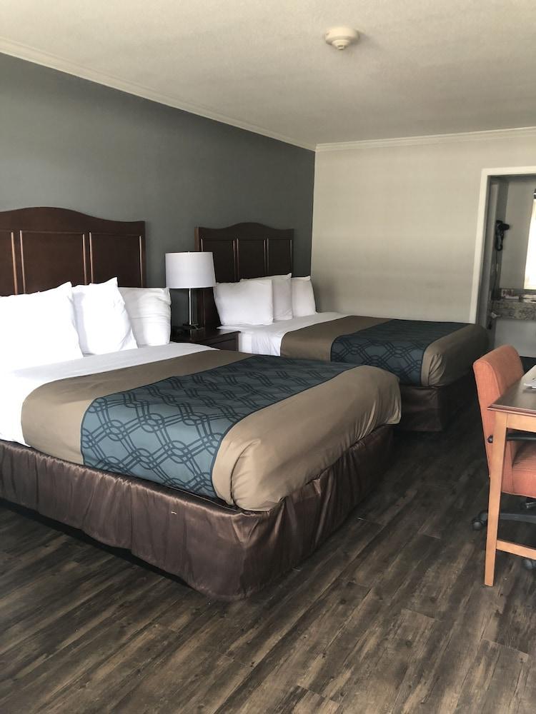 Travelodge By Wyndham Canton-Livonia Area, Mi Екстериор снимка