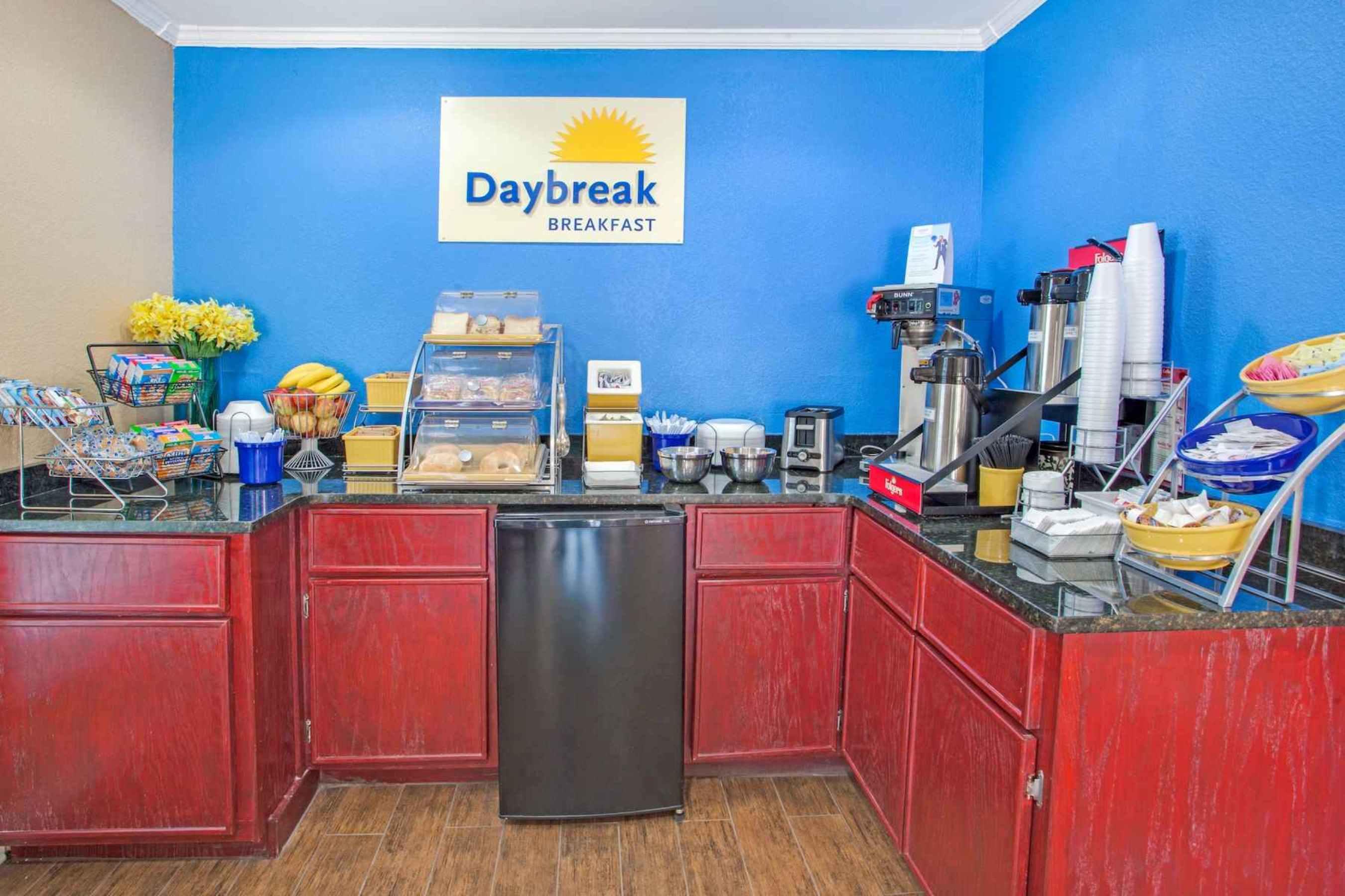 Travelodge By Wyndham Canton-Livonia Area, Mi Екстериор снимка