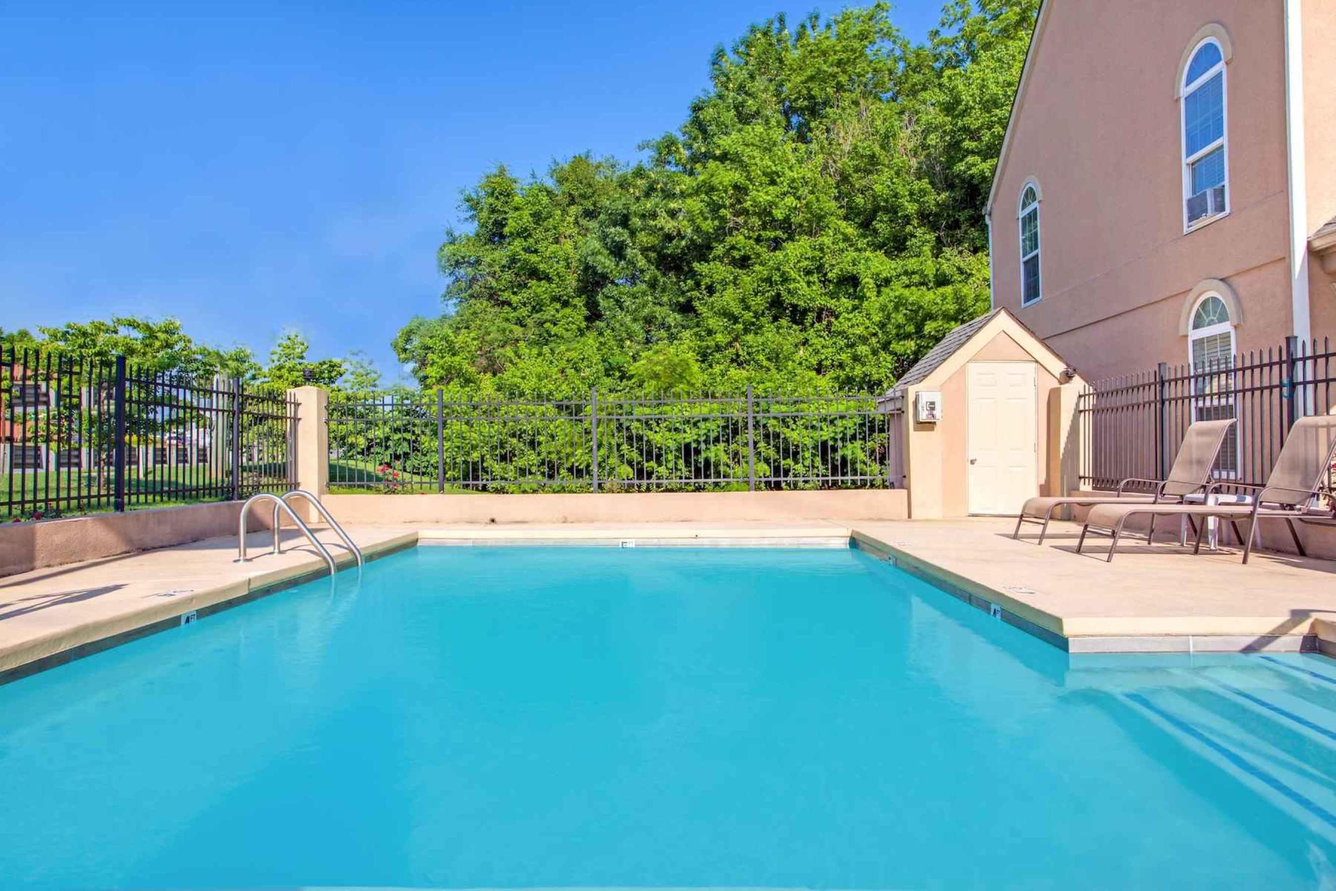 Travelodge By Wyndham Canton-Livonia Area, Mi Екстериор снимка