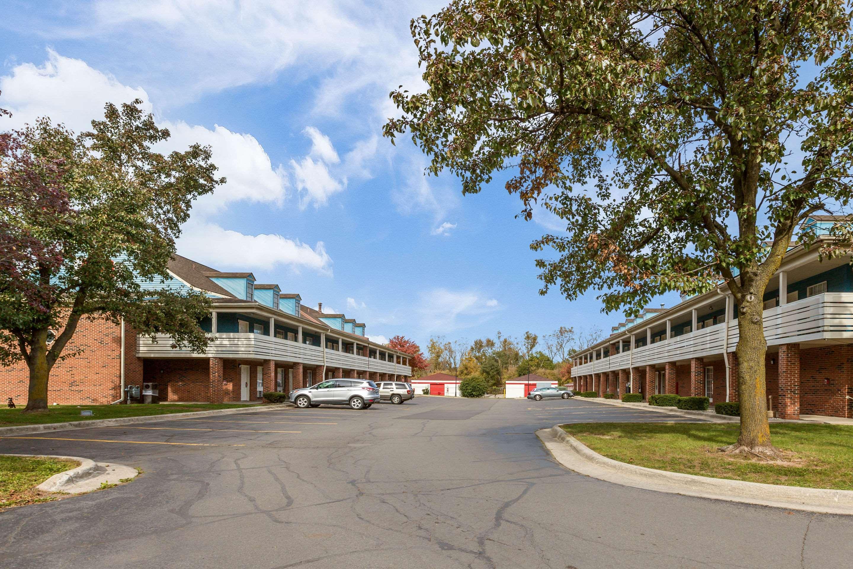 Travelodge By Wyndham Canton-Livonia Area, Mi Екстериор снимка