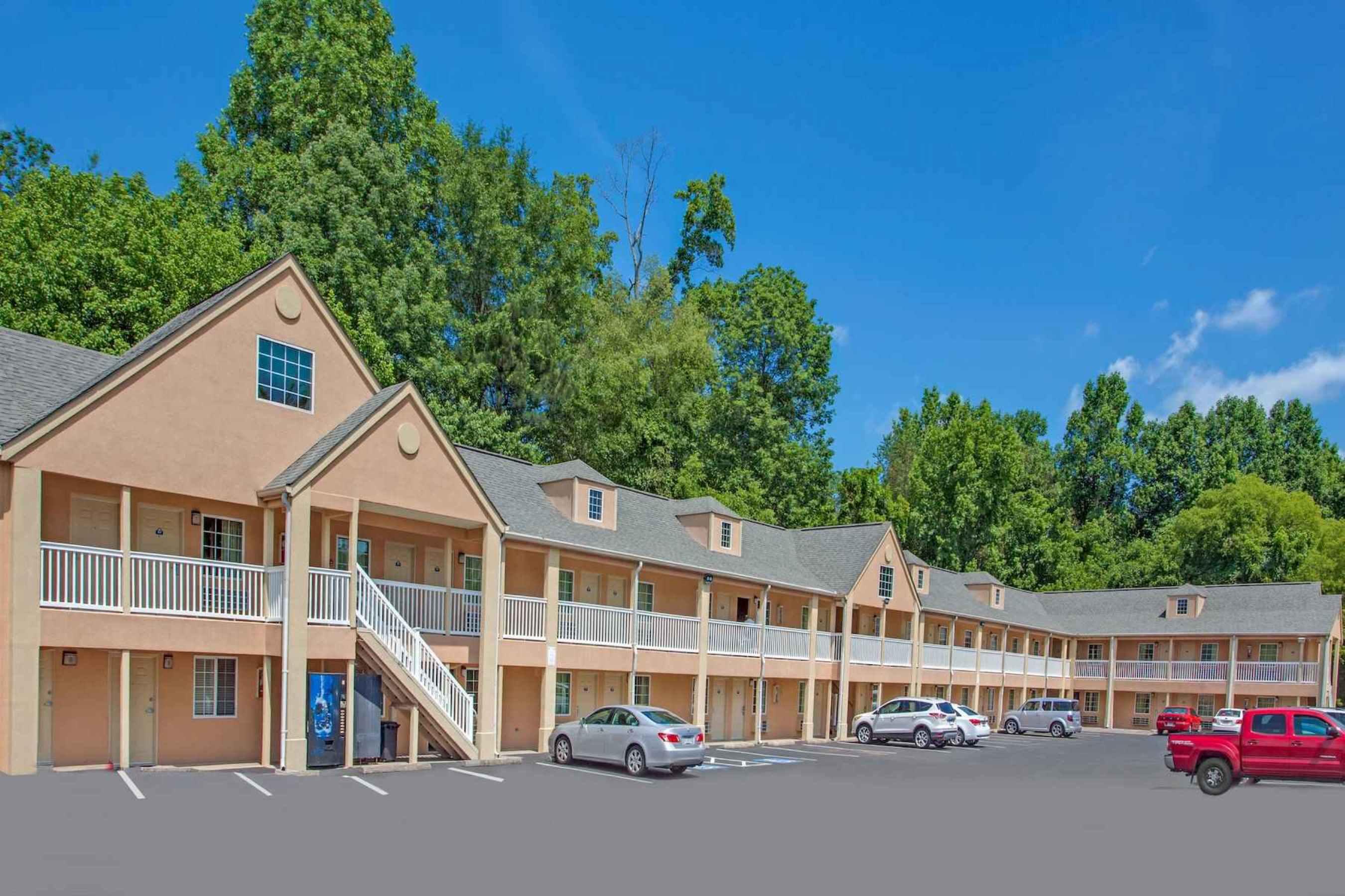 Travelodge By Wyndham Canton-Livonia Area, Mi Екстериор снимка
