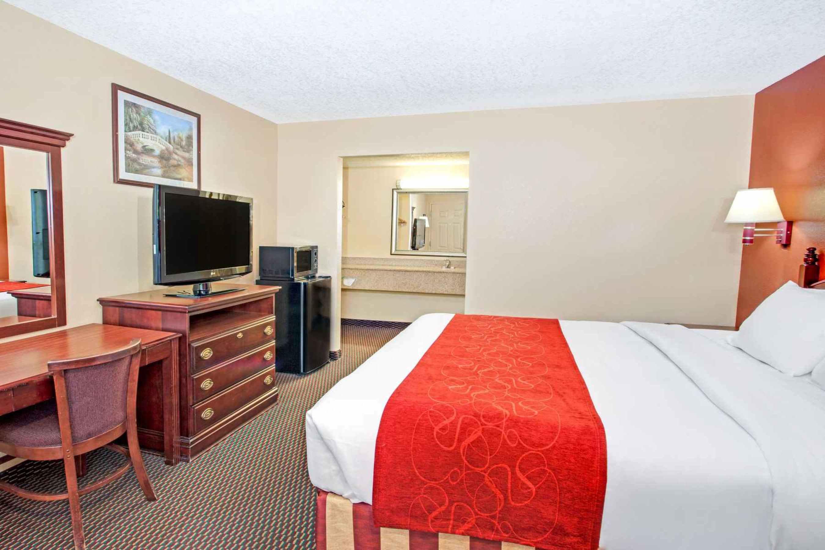 Travelodge By Wyndham Canton-Livonia Area, Mi Екстериор снимка
