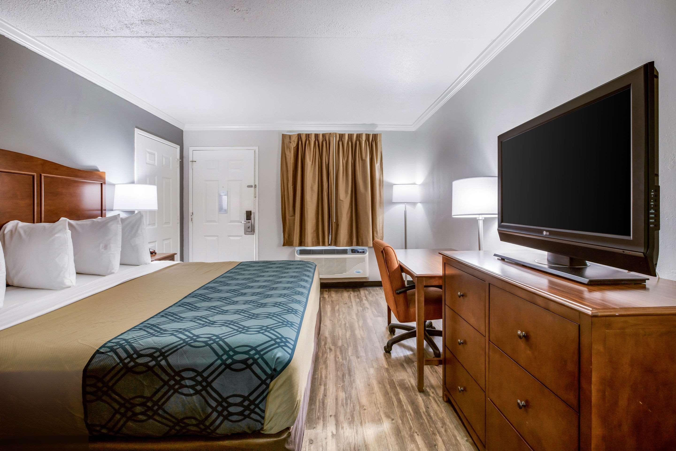 Travelodge By Wyndham Canton-Livonia Area, Mi Екстериор снимка