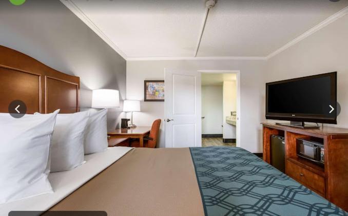 Travelodge By Wyndham Canton-Livonia Area, Mi Екстериор снимка
