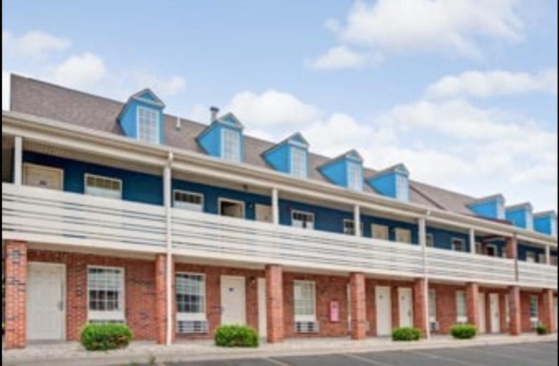Travelodge By Wyndham Canton-Livonia Area, Mi Екстериор снимка