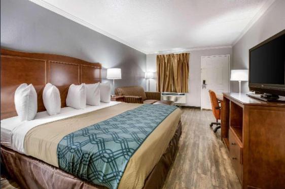 Travelodge By Wyndham Canton-Livonia Area, Mi Екстериор снимка