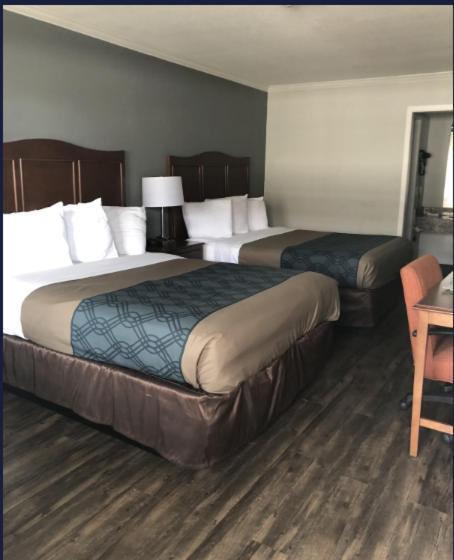 Travelodge By Wyndham Canton-Livonia Area, Mi Екстериор снимка