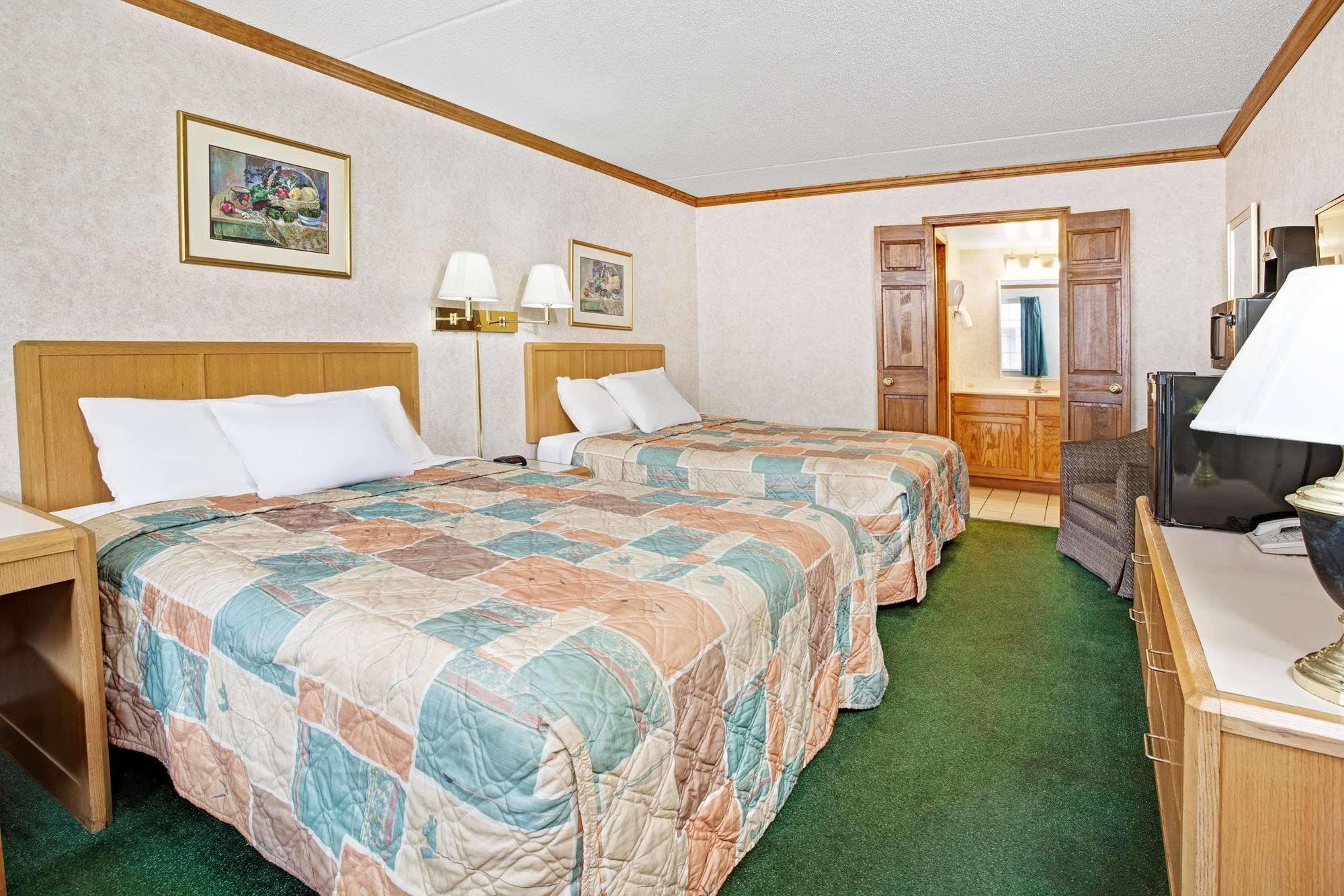 Travelodge By Wyndham Canton-Livonia Area, Mi Екстериор снимка